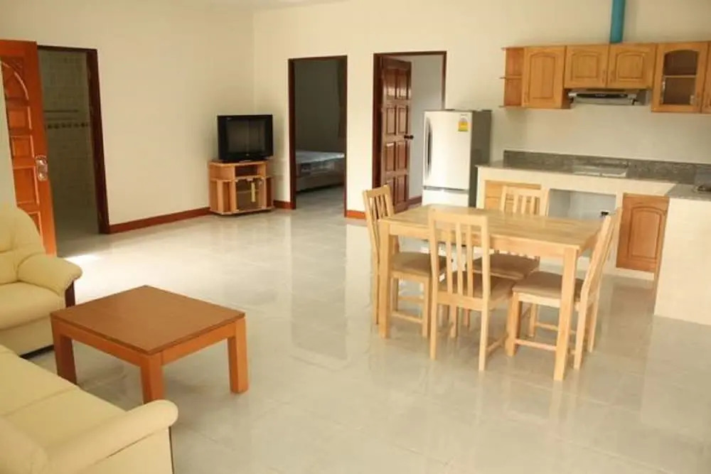 Lovely House With Access to Large Swimming Pool and Near Chalong Pier Num001