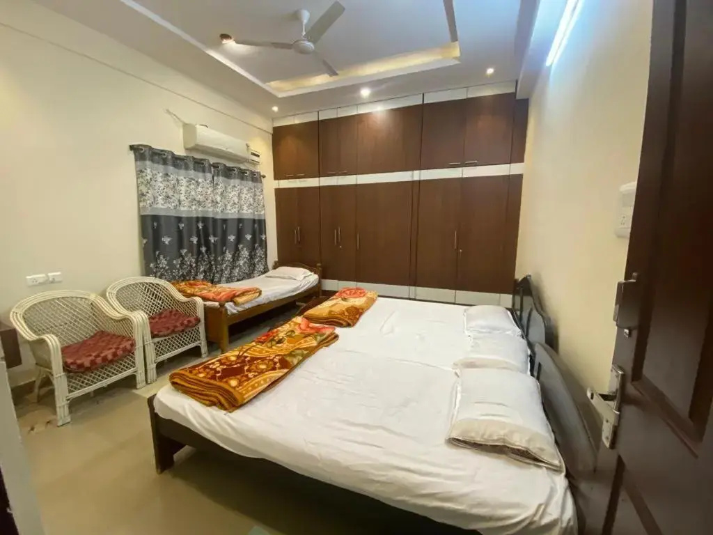 Visitors Lounge by MMG - 2&3BHK Furnished - Rd 12 Banjara Hills