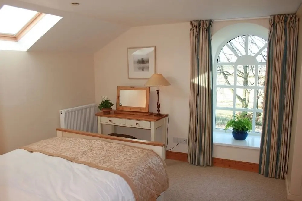 Loch Lomond Finnich Cottages