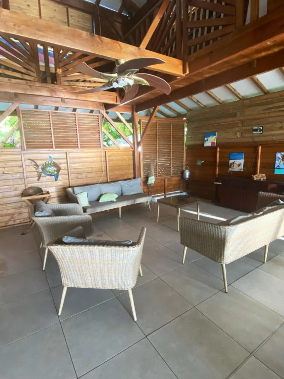 Villa panoramique à Pointe-Noire avec vue sur mer et piscine