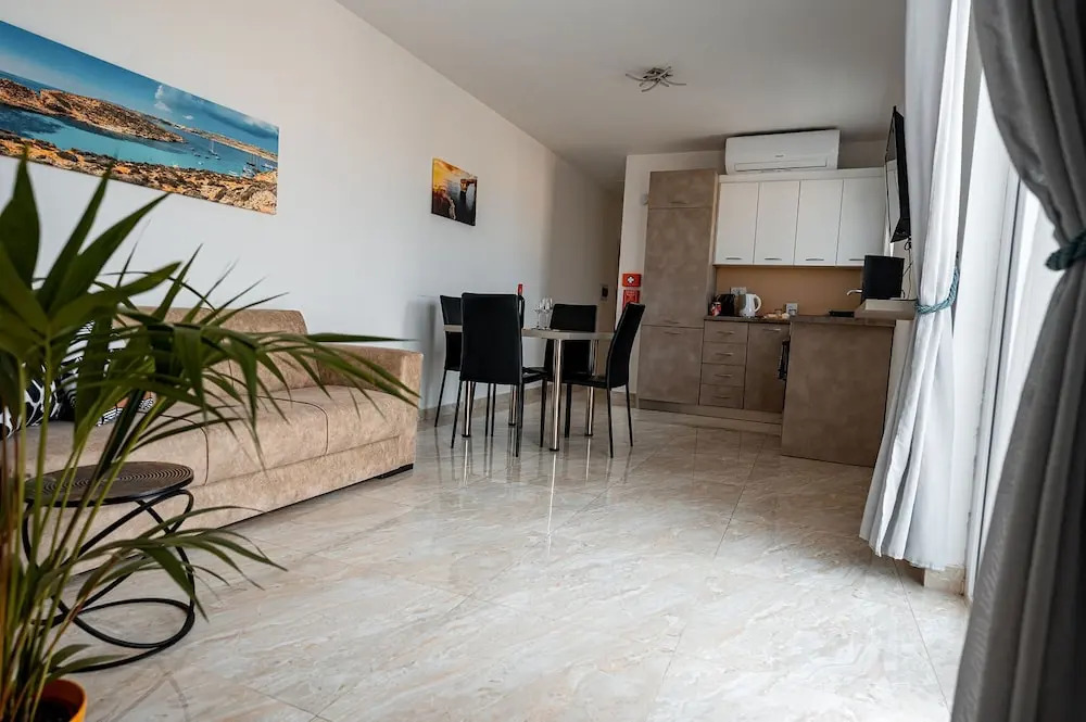 The Willows Penthouses with Jacuzzi
