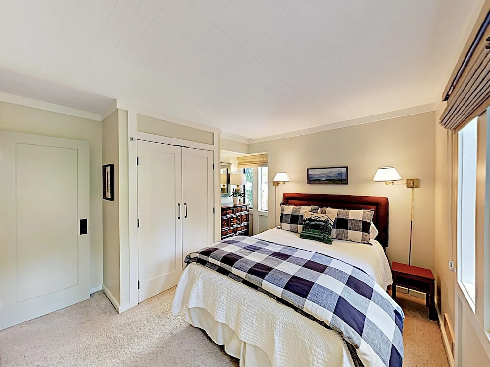 557 Lakeshore Blvd Townhouse Unit 120
