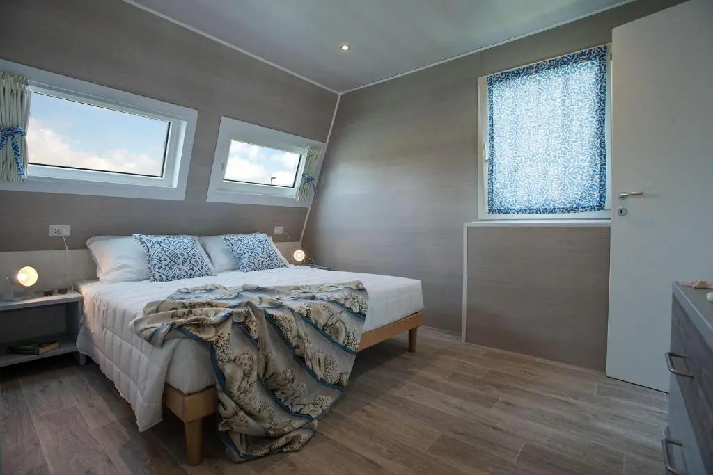 Marina Houseboat 2 pax