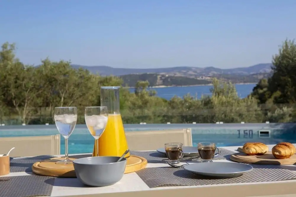 Villas Harriet - With Sea View and near the sea