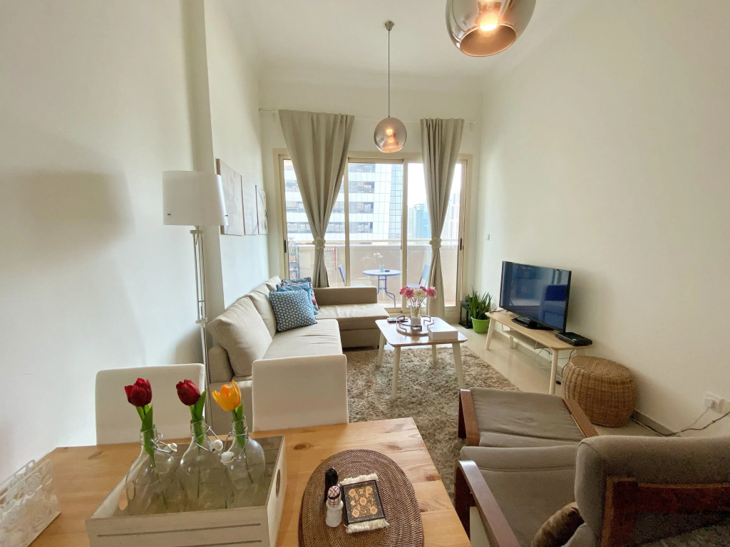 Close to Beach Near Metro 1 BR Dubai Marina Apartments