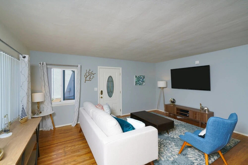 Incredible 3br/ 3BA Apt in Pacific Beach by Domio