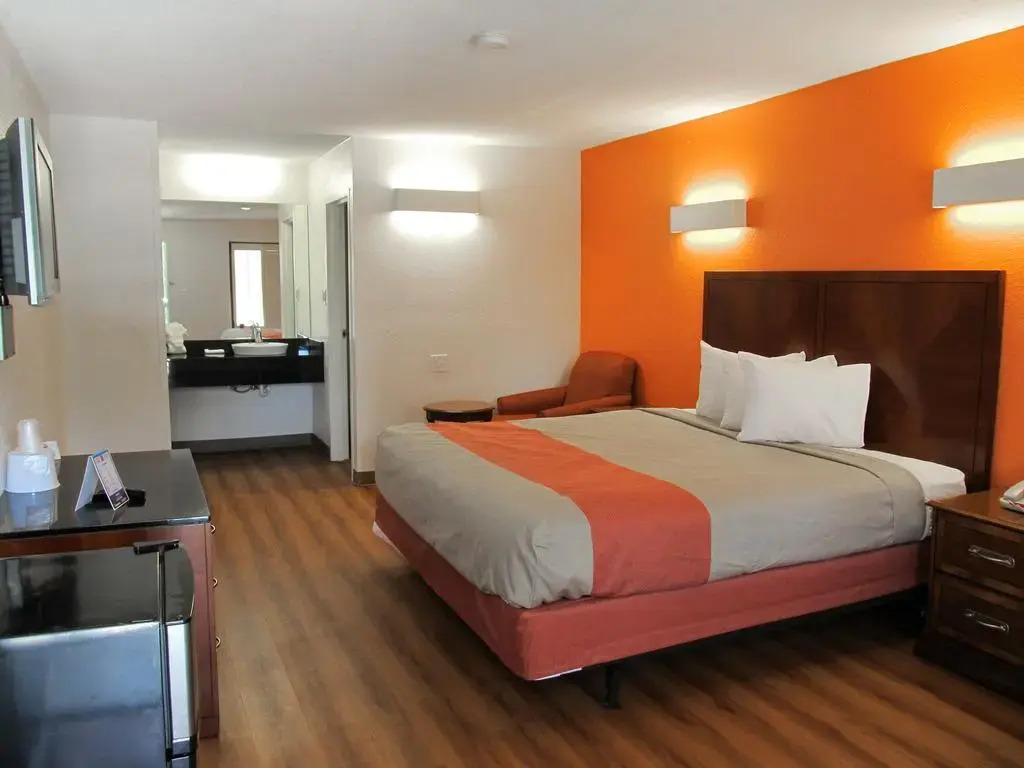 Motel 6-Savannah, GA - Midtown