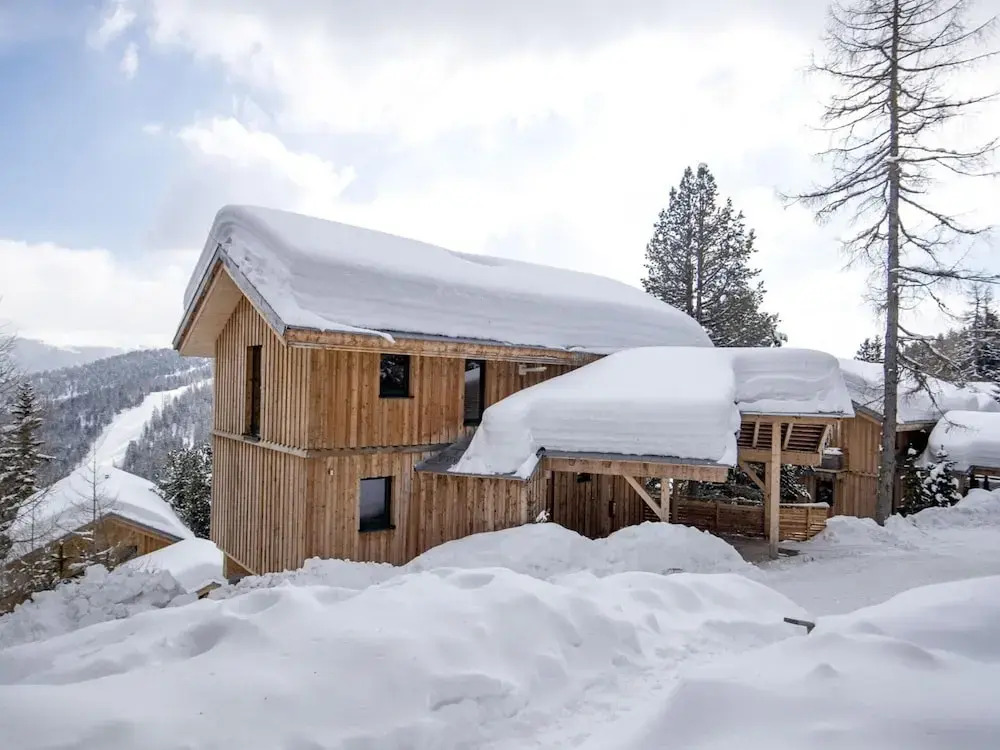 Lush Chalet With hot tub
