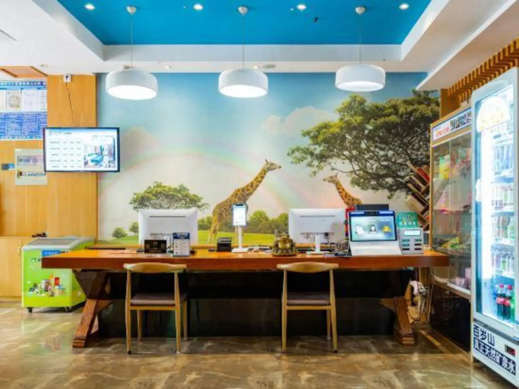 Square Circle Hotel（ ZhangHang Road store）