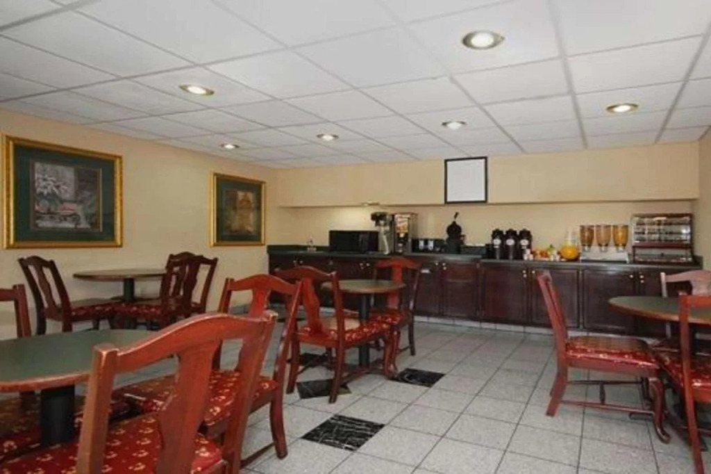 Quality Inn & Suites Dickson