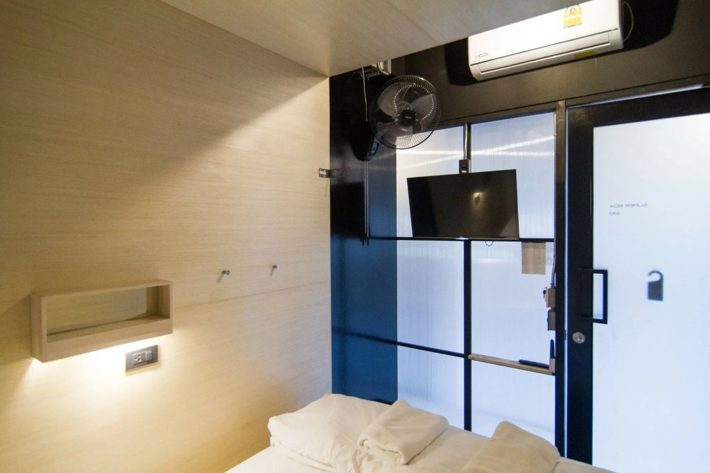 Box Poshtel