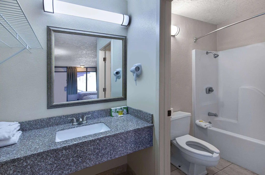 Americana Inn a Travelodge by Wyndham