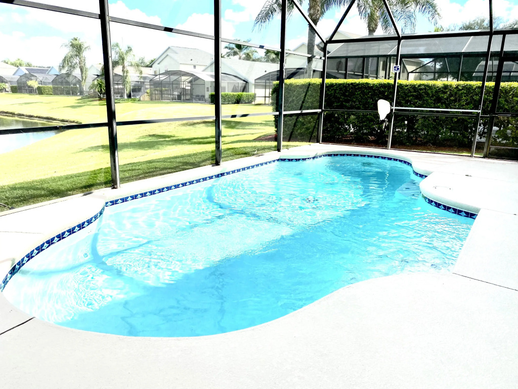 LB4707AW 3 Bedroom Villa with pool and game room
