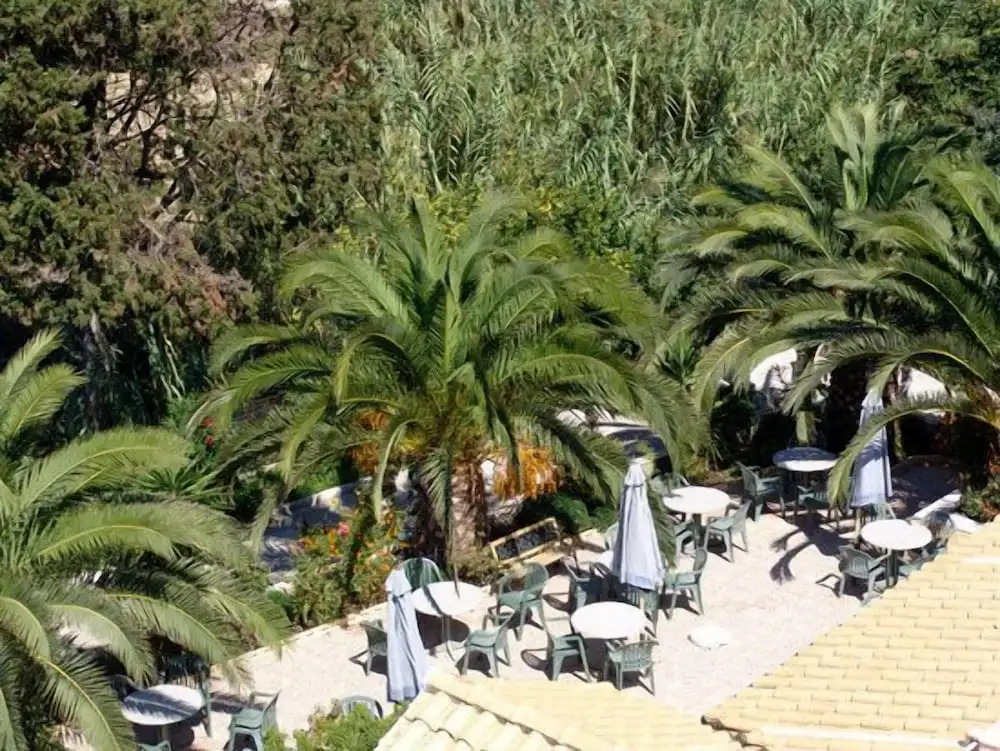 Paramonas Hotel