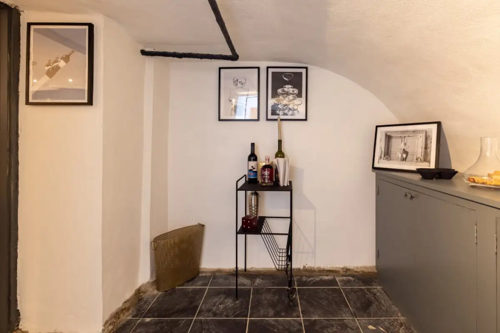 The Heart of Angel - Bright 2BDR House with Terrace, Gym & Cinema