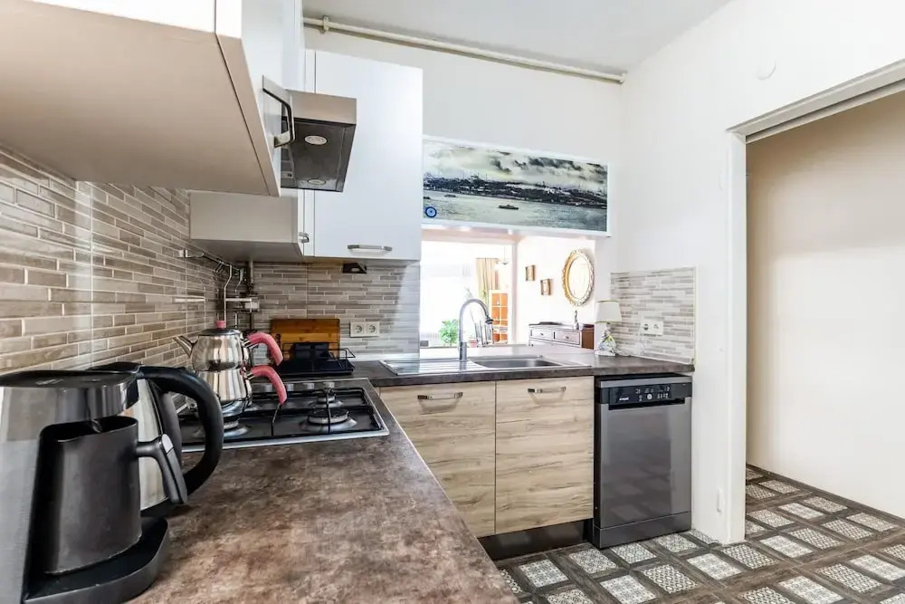 Spacious Flat w Balcony 3 min to Kadikoy Square