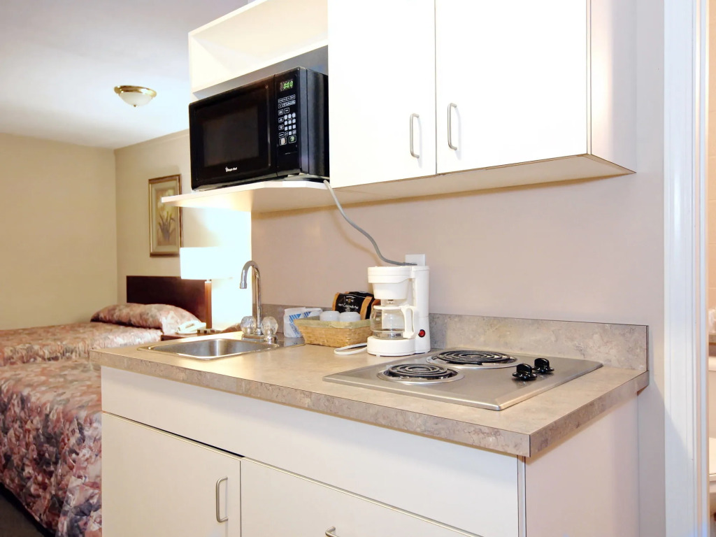 Canadian Motor Inn