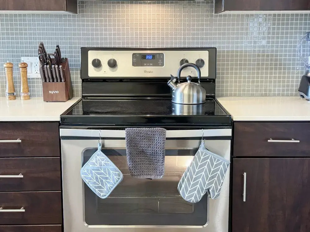 Beautiful 1 BR in LA Gym Pool 10mins to Cedar