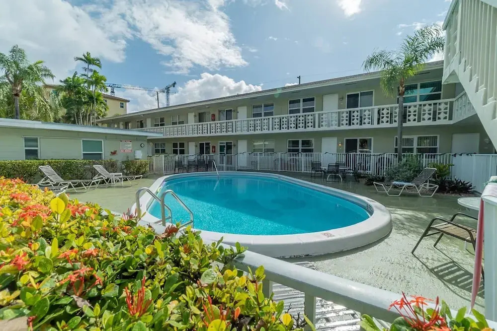 Mid Mari - Gorgeous Nautical Condo Near Beach, Shops & Restaurants- Condo 105