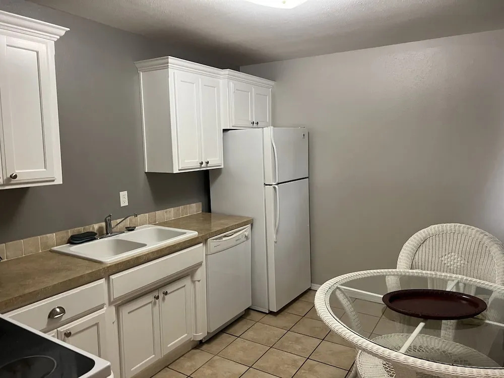 Ozark Inn & Suites