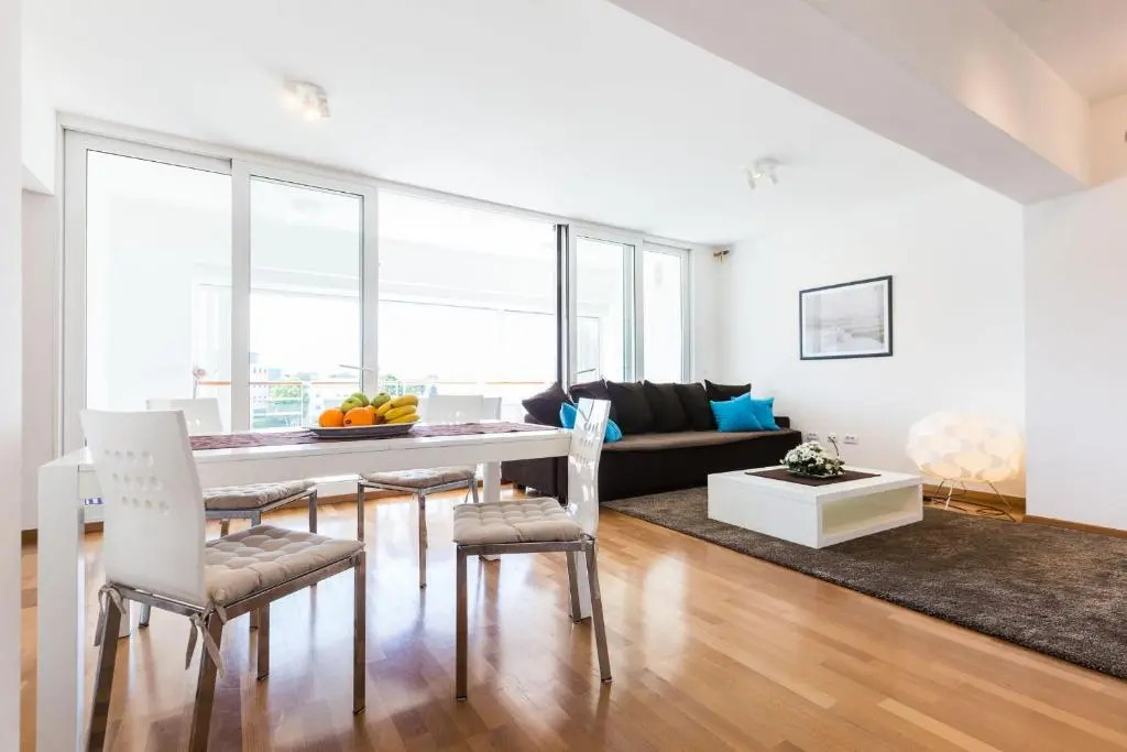 Hoplite 2BR apartment near centre