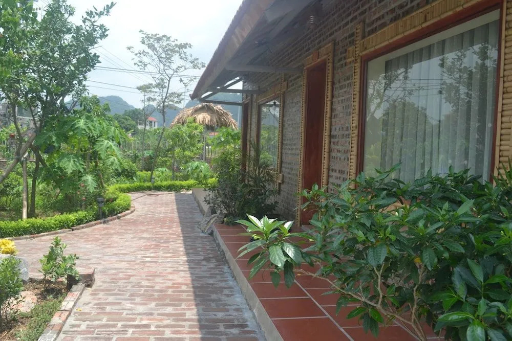 Tam Coc Riverside Bungalow