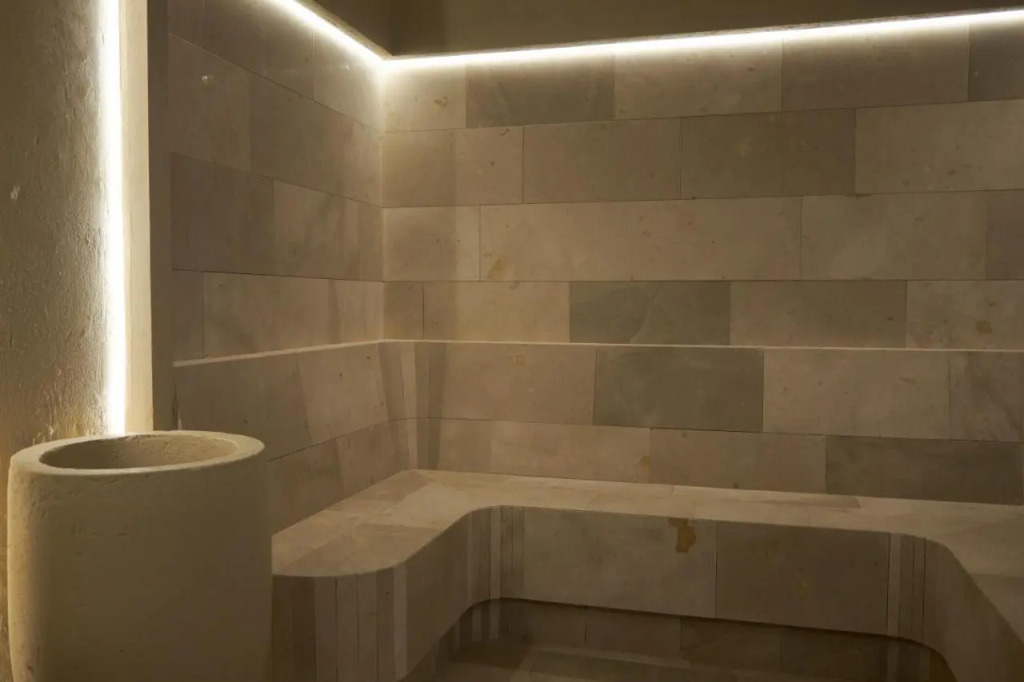 Icon 100 Luxury Apartasuites
