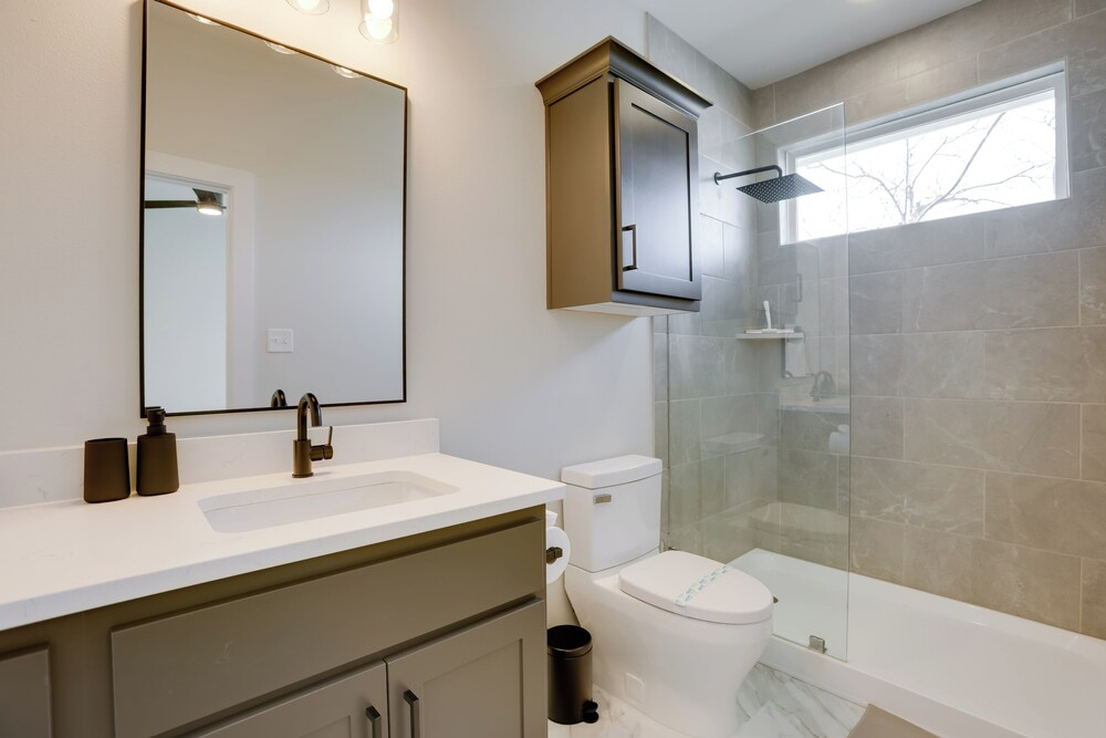 Walk to Restaurants: Modern Escape Near Kyle Field