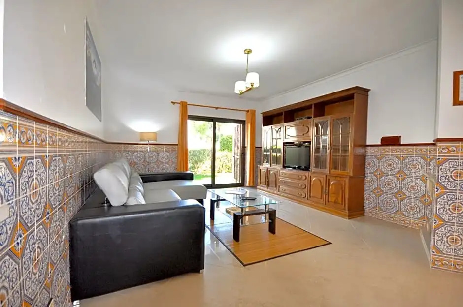 Private Pool Villa Walking Distance to Local Amenities