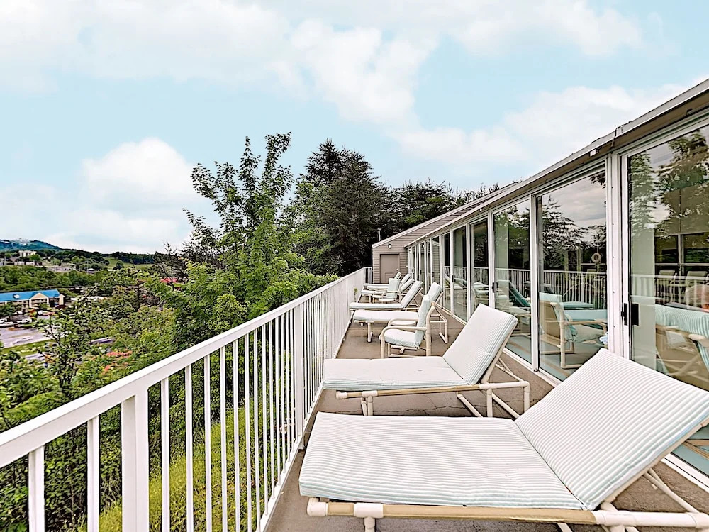 New Listing! Updated W/ Pools & Hot Tub 2 Bedroom Condo