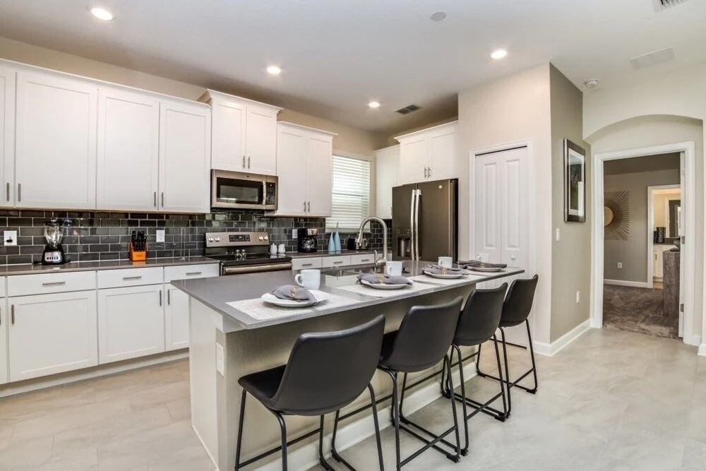 "boutique" Style Home Near Disney! 5 Bedroom Home by RedAwning