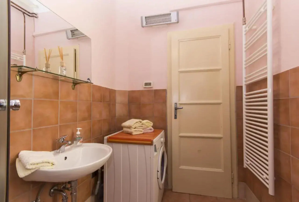 Spacious & Smart Center Apartment