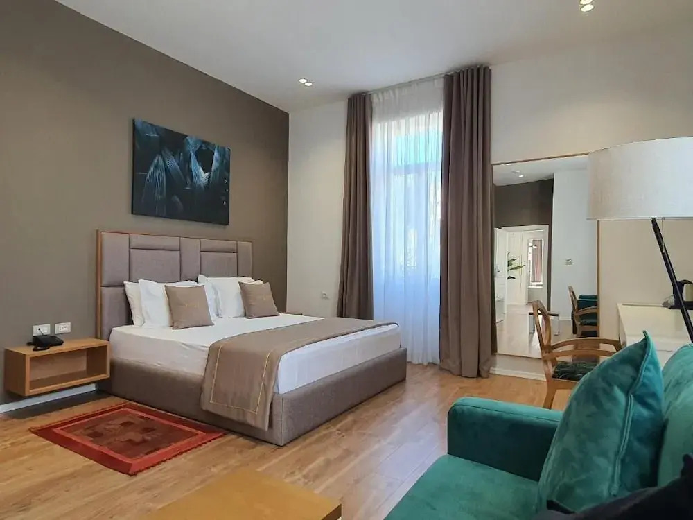 HEIRESS Hotel