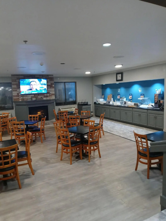 Clarion Pointe Evansville North