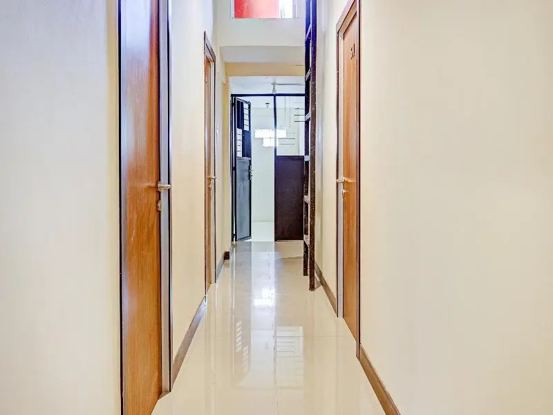 OYO 90350 Hotel Five Star 2