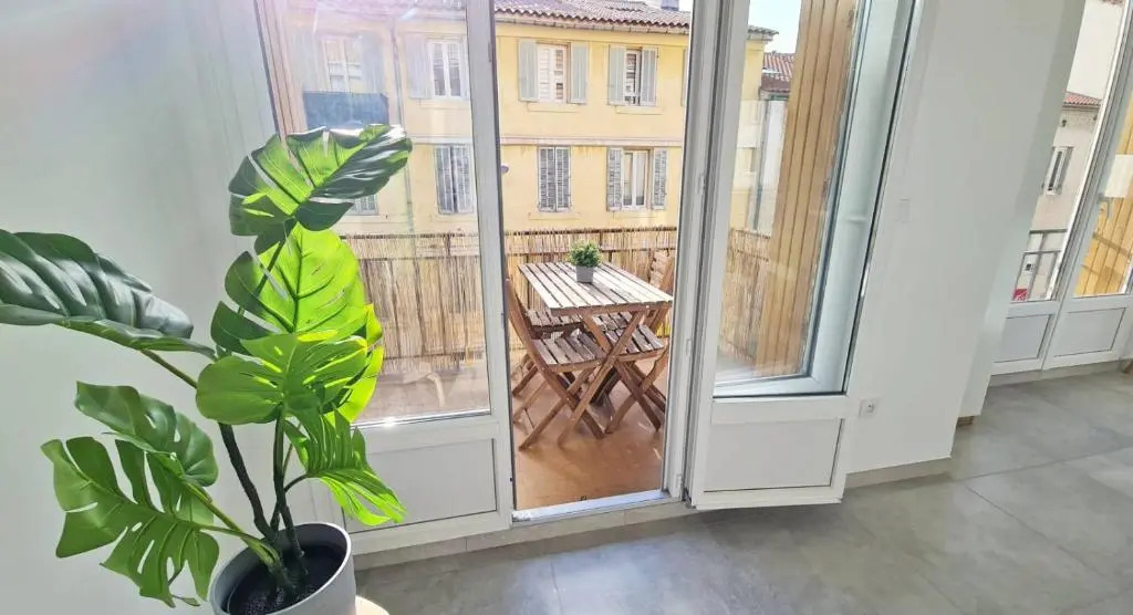 Maxbnb - T2 Balcon 50m2 - Climatise - Ouest -