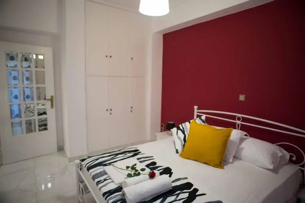 Cozy Apartment With sea View Next to Marina Zeas