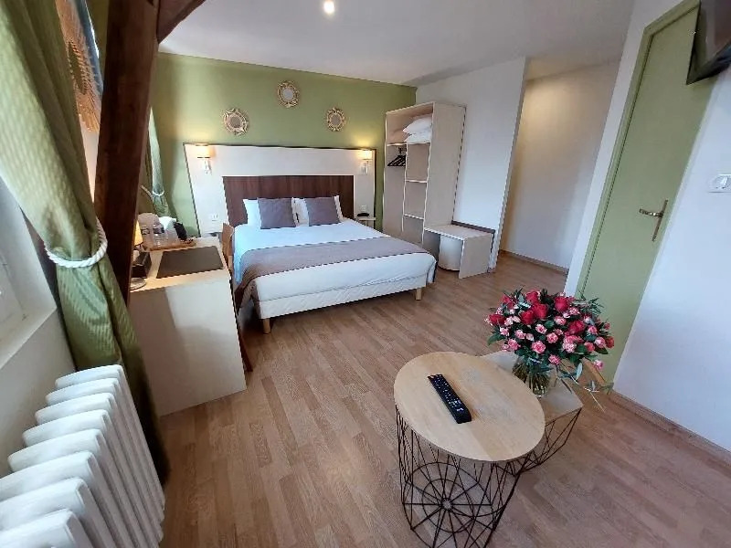 Logis Loire Hotel - Les Cocottes Restaurant
