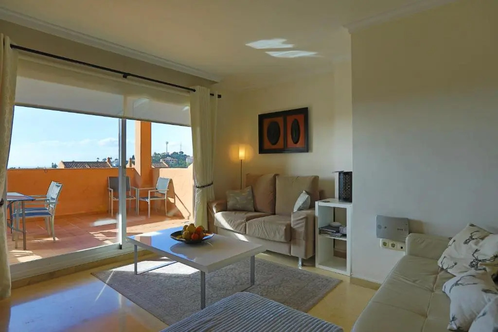 R25 Modern bright 2 bedroom apartment