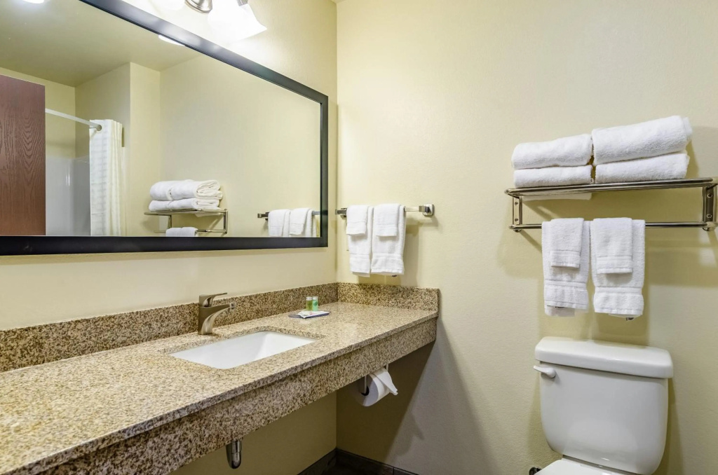Cobblestone Inn & Suites - Bridgeport