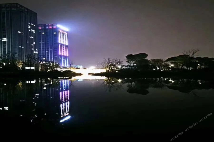 Arcadia Rong Yi Warmth Hotel