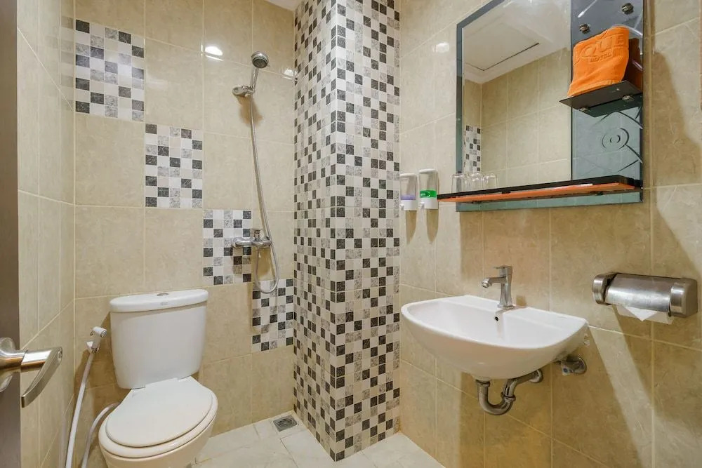 Alqueby Hotel near Kiara Artha Park & Trans Studio Mall Mitra RedDoorz