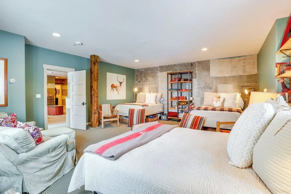 Vail Mountain Retreat w/ Hot Tub & Deck!