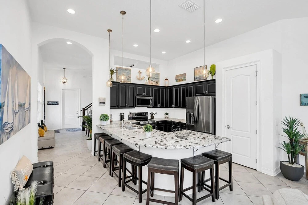Upscale Private Home 10-min Walk to Canova Beach