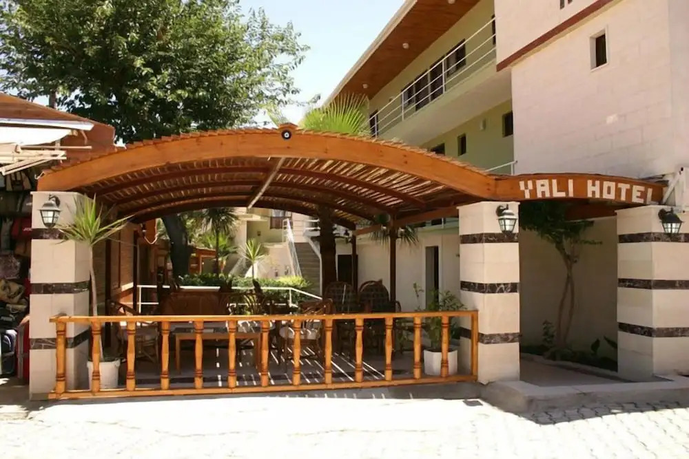 Yali Hotel