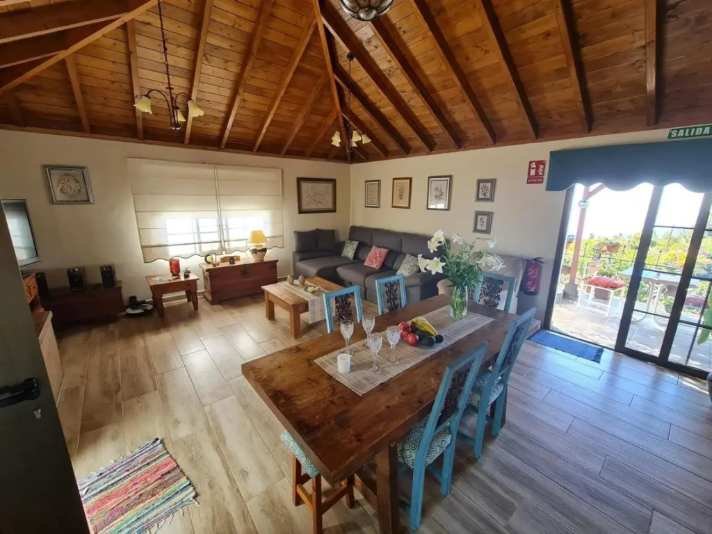 Casa Rosales with Pool & Wifi