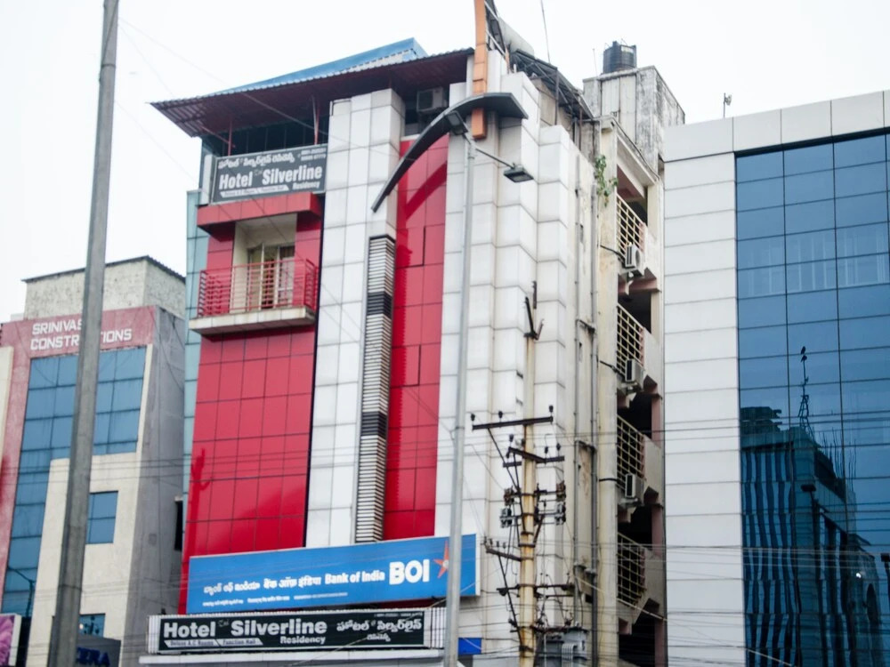OYO 7666 Hotel SilverLine