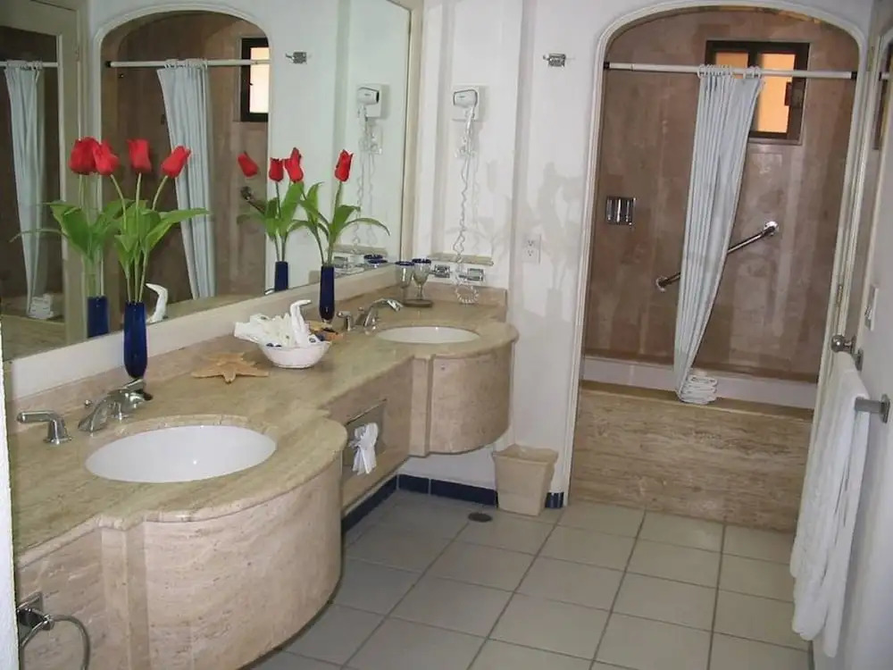 Special Offer, Unbeatable Location - 2BR Suite