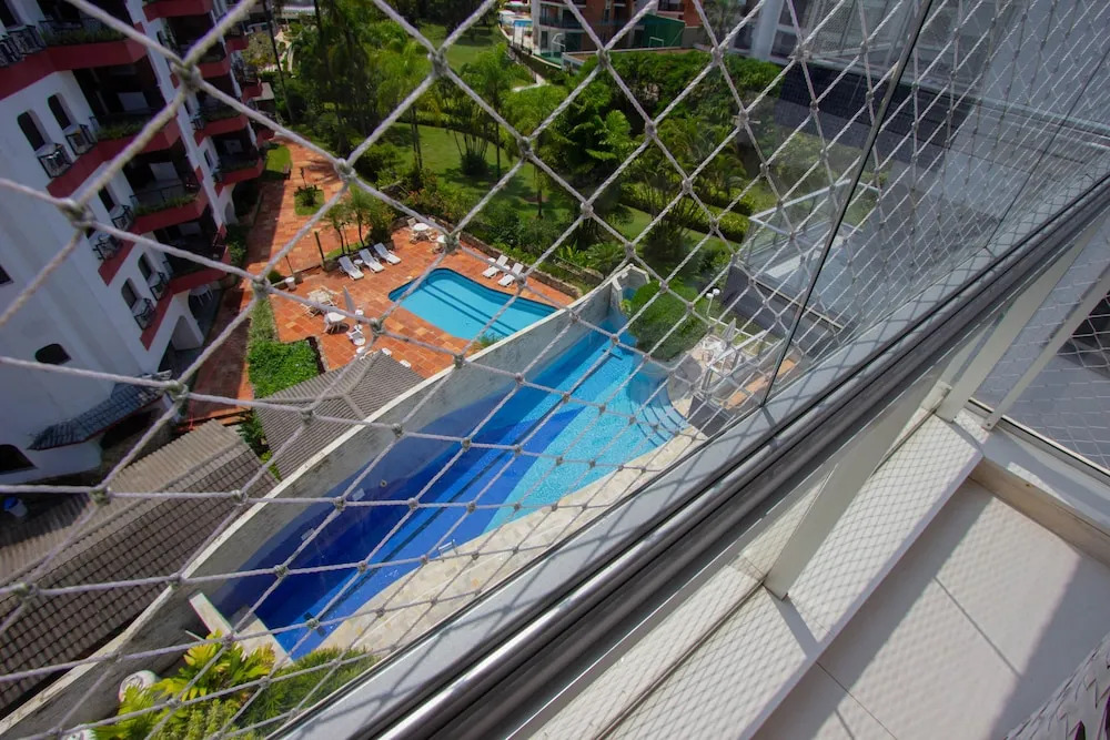 Duplex na Riviera à 70m da praia e próximo ao Shopping.