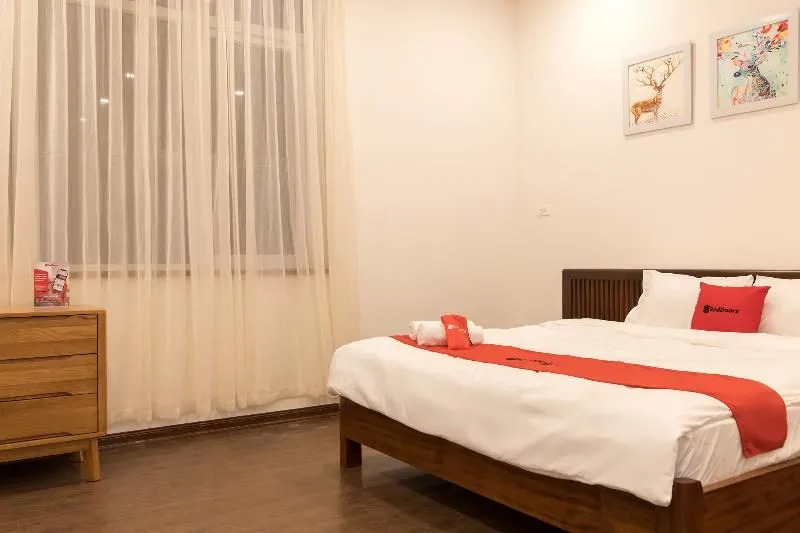 Reddoorz Plus Near Westlake Tay Ho
